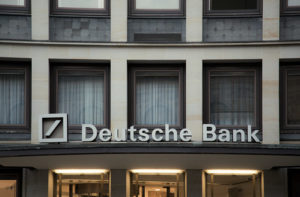 元ドイツ銀行の上級幹部が自殺：ドナルド・トランプへの数百万ドルの融資に関わった人物