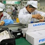 フォックスコンの株価が上昇：シンセン市でのiPhone製造工場の再開に政府の承認が下りたニュースを受けて