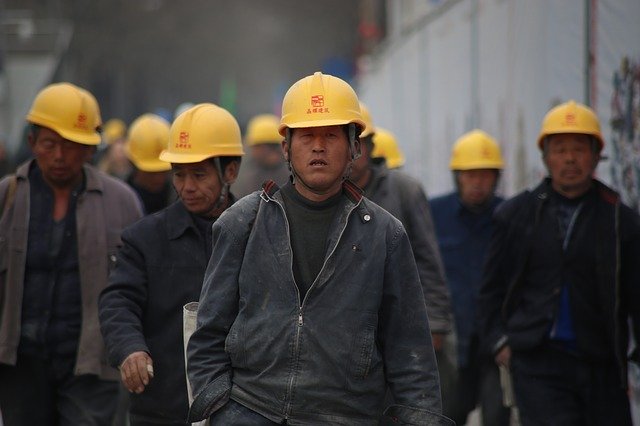 仕事へ復帰しなければ処罰すると中国政府が労働者たちに警告