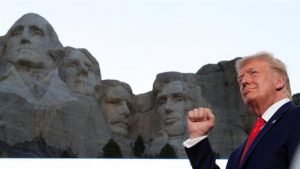 トランプ大統領がアメリカの歴史を諭し「左翼の文化革命」を批判｜独立記念日の連休初日にマウントラシュモア国立公園で大規模演説