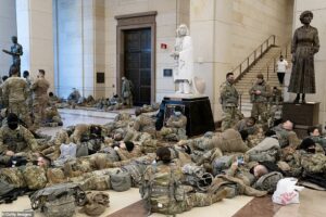数千人の州兵たちは3月末までワシントンDCに駐留を続ける予定