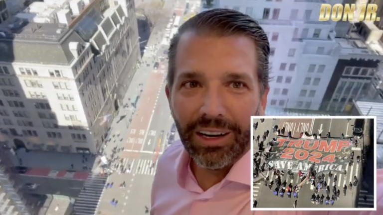 【動画】ニューヨーク市で支持者たちがトランプ前大統領にサプライズ