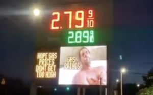 【動画】テネシー州ナッシュビルのガソリンスタンド、ハンター・バイデンを揶揄する写真とメッセージを電光掲示板に表示―高騰するガソリン価格の責任をバイデン・ハリス政権に求める