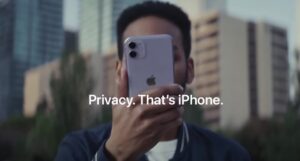 Apple社は児童虐待防止のためにiPhoneに保存された写真をモニタリングする計画を延期ーーFBIは児童性犯罪捜査責任者の特別捜査官を児童に対する性犯罪で逮捕